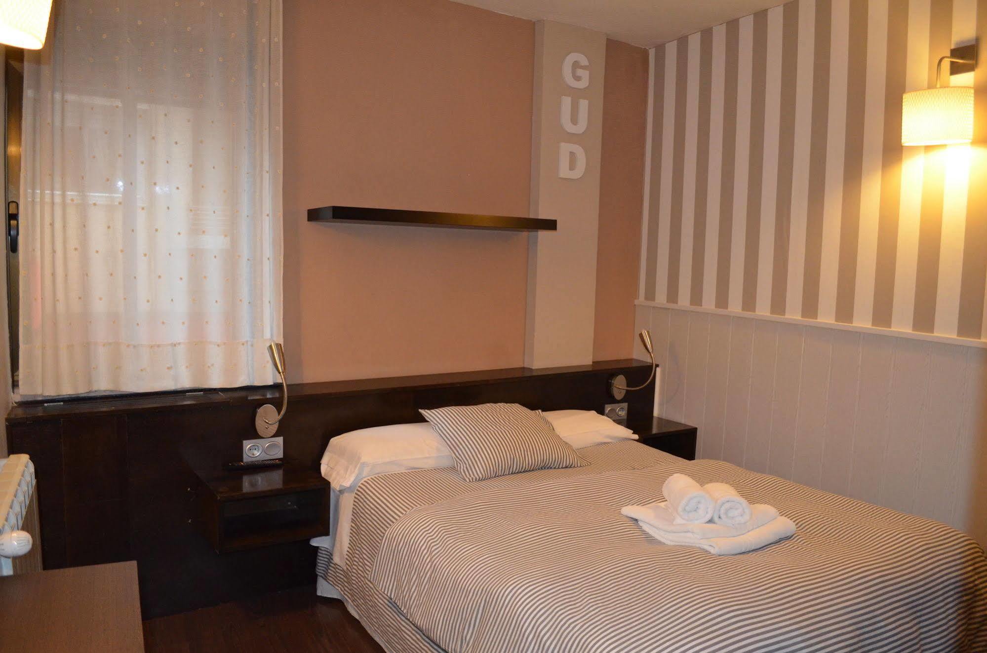 Hostal Gud Саламанка Екстер'єр фото