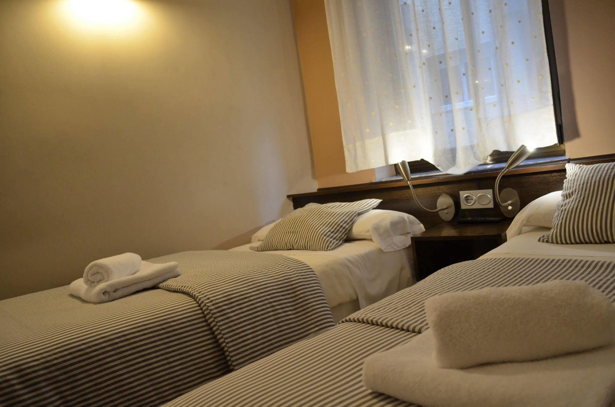 Hostal Gud Саламанка Екстер'єр фото