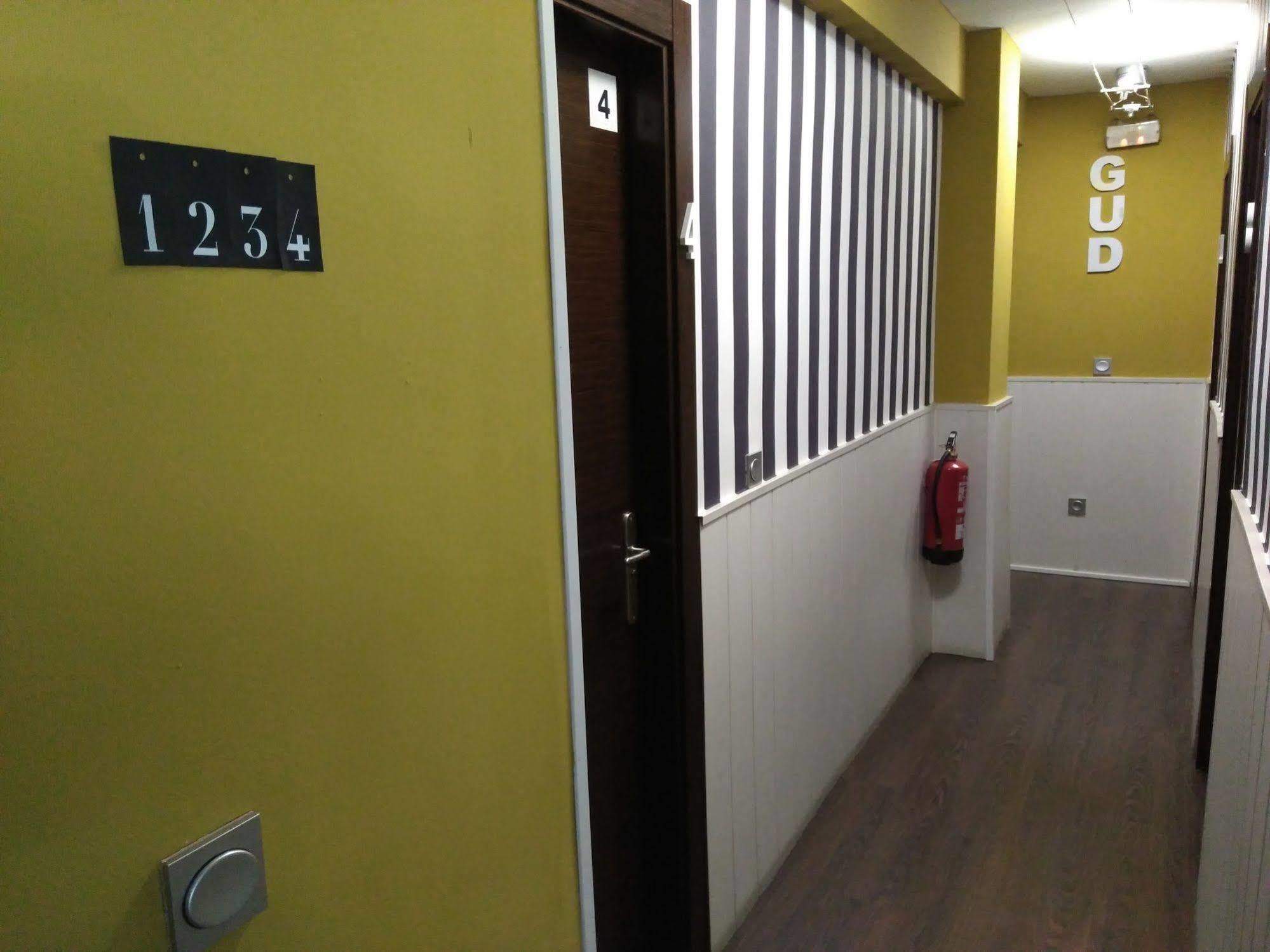 Hostal Gud Саламанка Екстер'єр фото